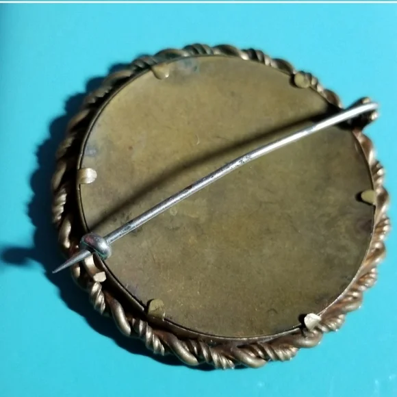 Antique photo brooch child sailor suit gold tone vintage pin vintage - Picture 7 of 7